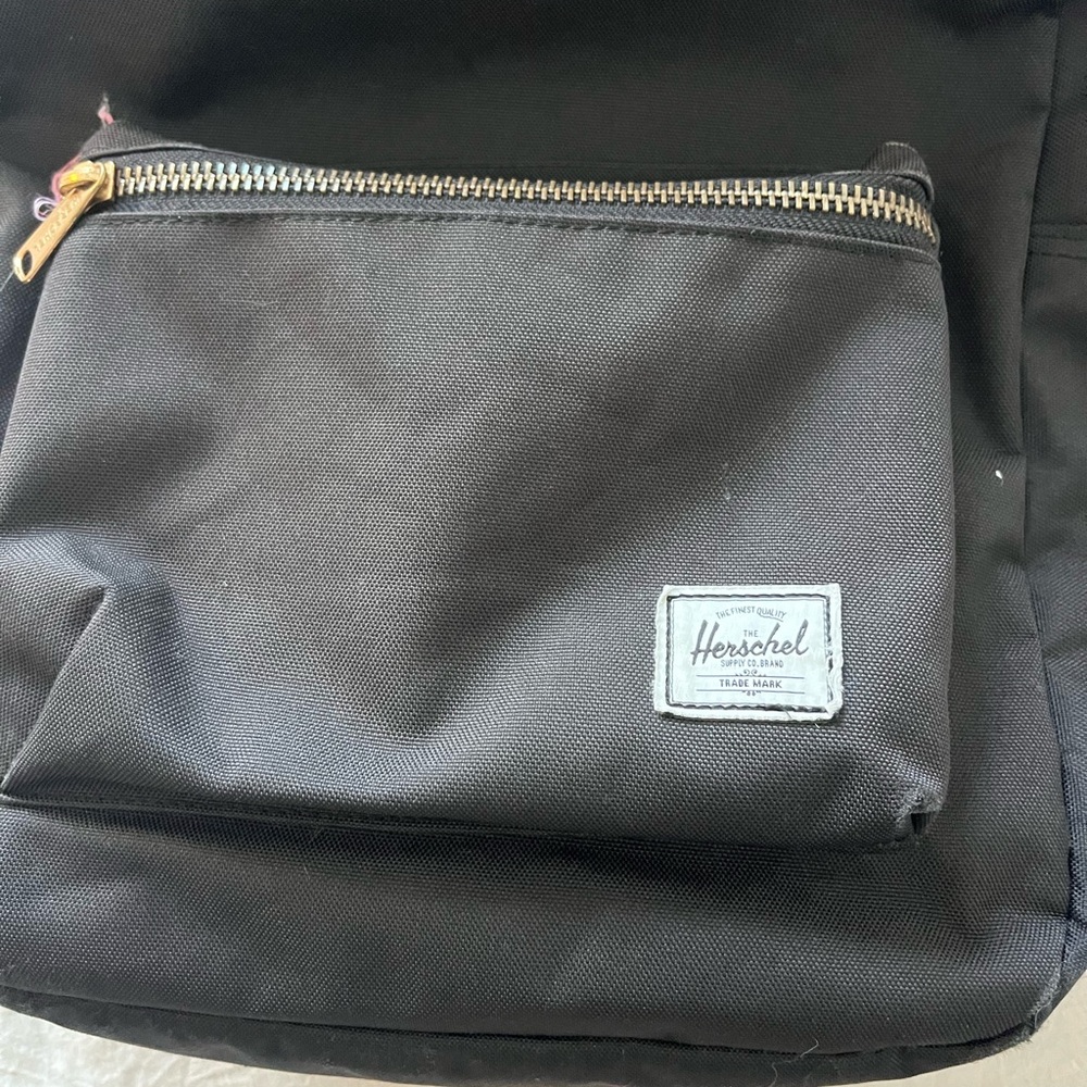 ❗️SOLD❗️Herschel large backpack - Picture 3 of 9